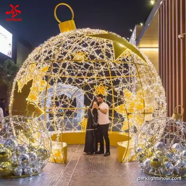 Large spherical arch LED light sculpture decorated with star motifs for outdoor holiday displays by HOYECHI Large spherical arch LED light sculpture decorated with star motifs for outdoor holiday displays by HOYECHI